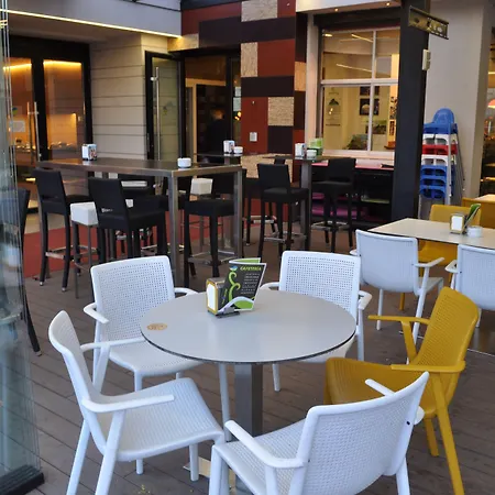 Sanchez ホテル アインサ