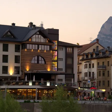 Sanchez ホテル アインサ